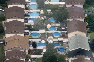 Notre sondage révèle que 58% des banlieusards travaillent en banlieue, et que le quart d’entre eux (24%) ne se rendent pratiquement jamais à Montréal. Bref, qu’il est loin, le temps des cités-dortoirs. Photo Patrick Sanfaçon, La Presse.