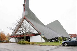 Le temple religieux à l’architecture moderne est en vente depuis le mois de mars. Le Soleil, Raynald Lavoie.