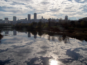 Vue sur le centre-ville, direction SE. Crédit photo: Jean Cazes, 14 novembre 2007.