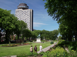 Jardin Jeanne d'Arc, vue en direction N. Photo: Jean Cazes, 7 juin 2007.