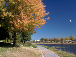 Grand format 800X600. Photo 5: phase III complétée de la rivière Saint-Charles, vue en direction E. Crédit photo: Jean Cazes, 4 octobre 2007.