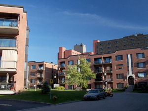 Cité Bellevue, rue Vue en direction SE. Crédit photo: Jean Cazes, 5 octobre 2007.